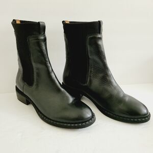 NEW Gentle Souls Bernadette Pull On Chelsea Boots Black Leather Size 8